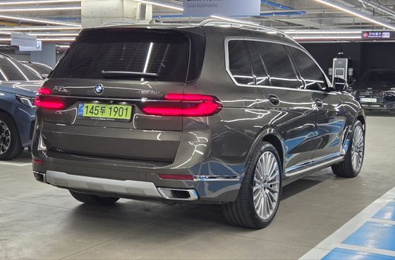 BMW X7 xDrive 40i Design Pure Excellence 7-Seater — пробег 4 650 км — фото 2 из 5