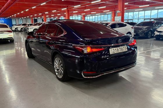 Lexus ES Executive — пробег 6 554 км — фото 4 из 5