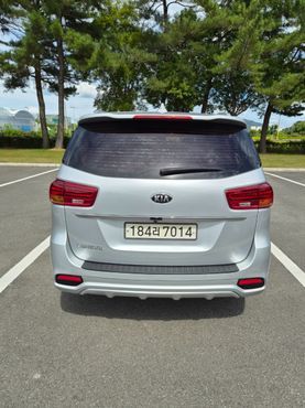 Kia Carnival 9-Seater Prstige — пробег 142 756 км — фото 3 из 5