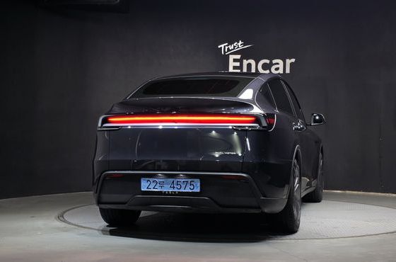 Tesla Model Y Premium Long Range AWD — пробег 9 648 км — фото 4 из 5