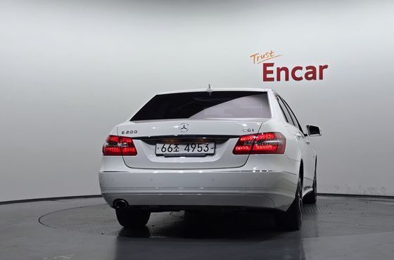 Mercedes-Benz E-Class E200 CGI Avantgarde — пробег 87 691 км — фото 4 из 5
