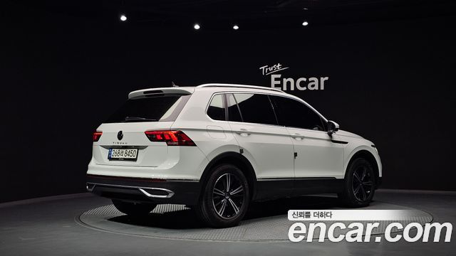Volkswagen Tiguan 2.0 TDI Premium — пробег 41 017 км — фото 2 из 5