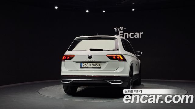 Volkswagen Tiguan 2.0 TDI Premium — пробег 41 017 км — фото 4 из 5