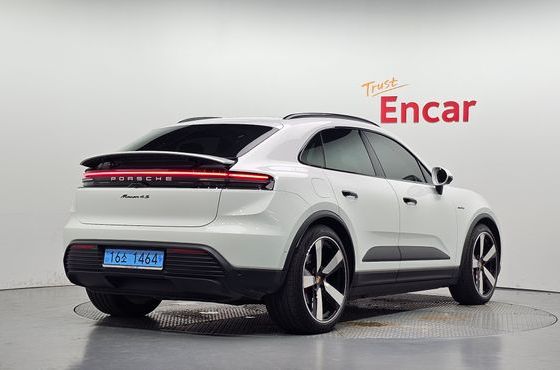 Porsche Macan 4S — пробег 10 936 км — фото 2 из 5