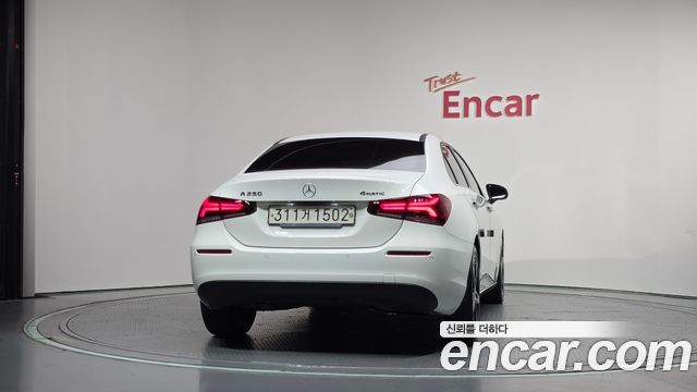 Mercedes-Benz A-Class A250 4MATIC Sedan — пробег 80 559 км — фото 4 из 5