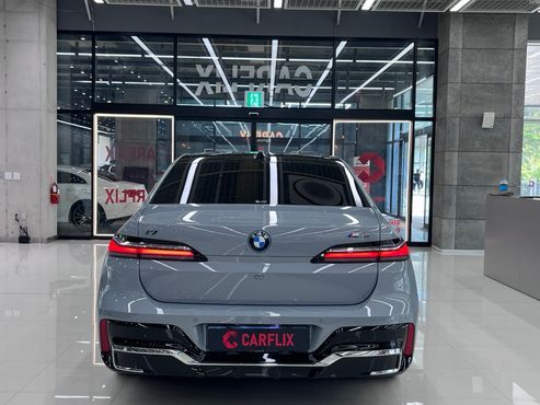 BMW i7 M70 xDrive — пробег 49 700 км — фото 2 из 5
