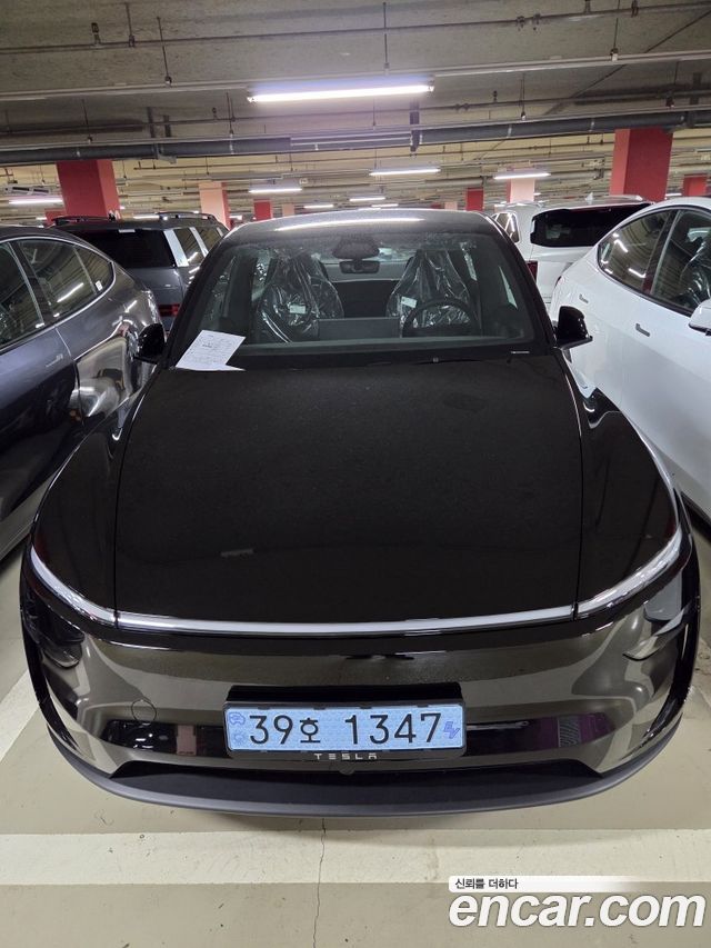 Tesla Model Y Premium RWD — пробег 9 км — фото 1 из 5