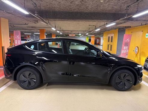 Tesla Model Y Premium RWD — пробег 9 км — фото 2 из 5
