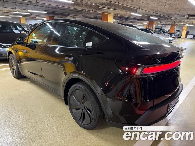 Tesla Model Y Premium RWD — пробег 9 км — фото 4 из 5