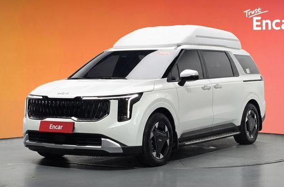 Kia Carnival HEV 9-Seater Hi-Limousine (Special vehicle) — пробег 11 135 км — фото 1 из 5