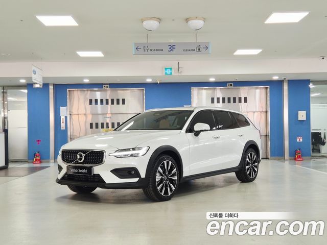 Volvo V60 B5 Ultra AWD — пробег 2 499 км — фото 1 из 5
