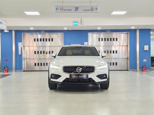 Volvo V60 B5 Ultra AWD — пробег 2 499 км — фото 3 из 5