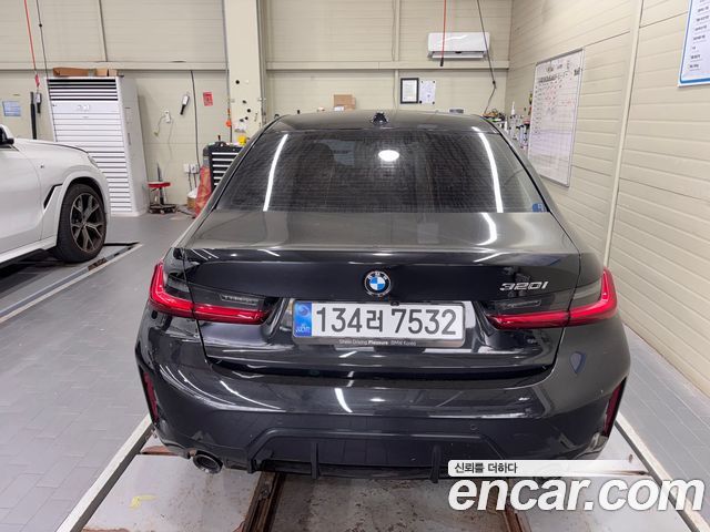 BMW 3-Series 320i M Sport — пробег 9 055 км — фото 2 из 5