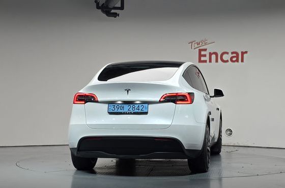 Tesla Model Y RWD — пробег 83 455 км — фото 4 из 5