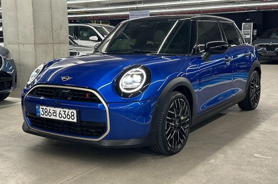 Mini Cooper 5 Door Favoured — пробег 9 839 км — фото 1 из 5