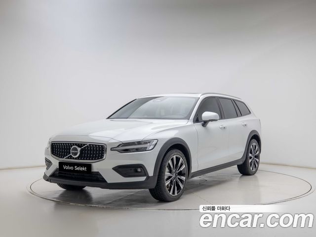 Volvo V60 B5 Ultra AWD — пробег 131 км — фото 1 из 5