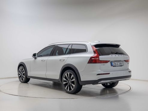 Volvo V60 B5 Ultra AWD — пробег 131 км — фото 4 из 5