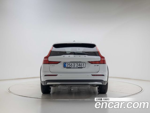 Volvo V60 B5 Ultra AWD — пробег 131 км — фото 5 из 5