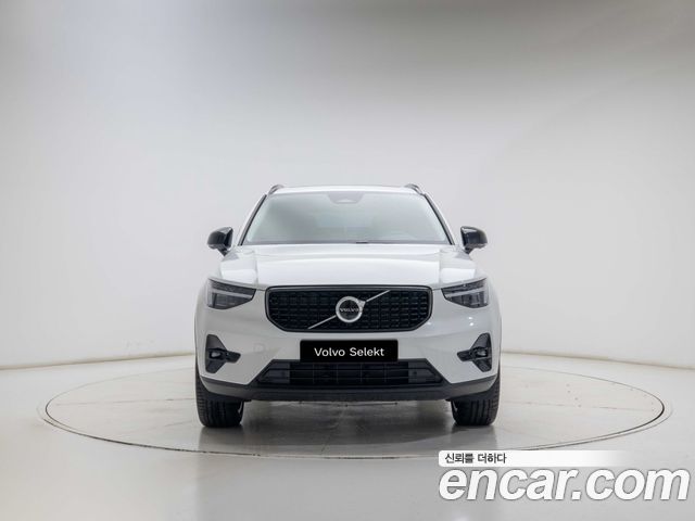 Volvo XC40 B4 Ultra Dark — пробег 2 837 км — фото 2 из 5