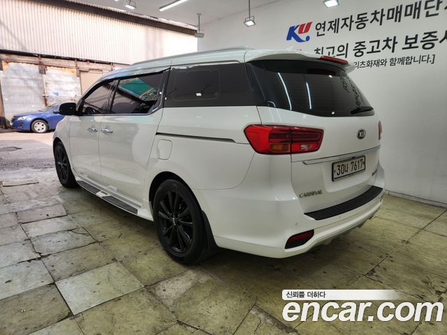 Kia Carnival 7-Seater Limousine VIP — пробег 101 444 км — фото 2 из 5