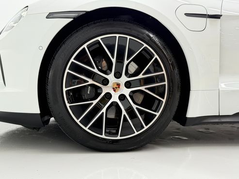 Porsche Taycan Base 4 — пробег 12 330 км — фото 5 из 5
