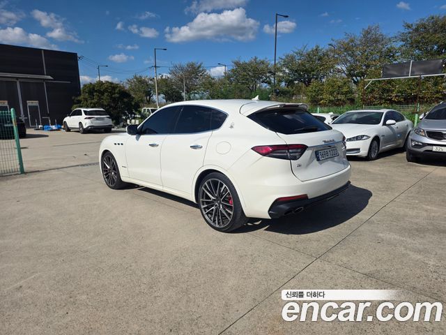 Maserati Levante из Кореи Encar