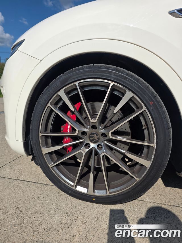 Maserati Levante из Кореи Encar