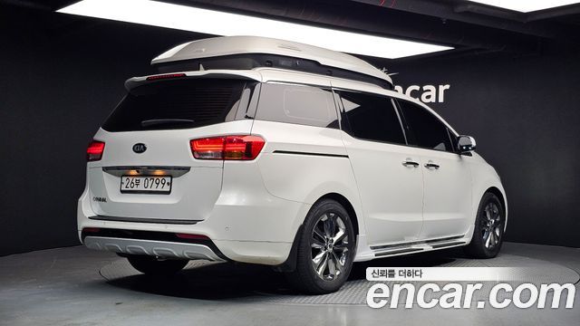 Kia Carnival 9-seater Outdoor Prestige — пробег 137 984 км — фото 2 из 5