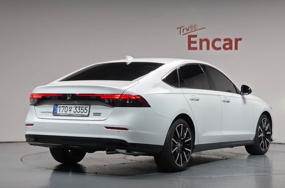 Honda Accord 2.0 Hybrid Touring — пробег 6 566 км — фото 2 из 5