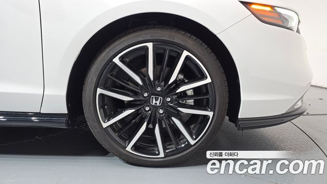 Honda Accord 2.0 Hybrid Touring — пробег 6 566 км — фото 5 из 5
