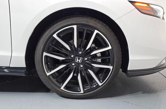 Honda Accord 2.0 Hybrid Touring — пробег 6 566 км — фото 5 из 5