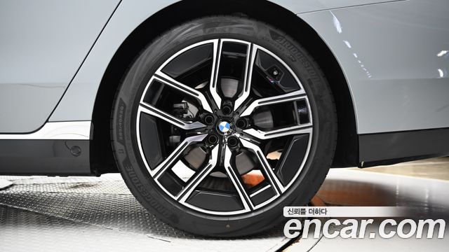 BMW 7-Series 740i xDrive M Sport — пробег 4 719 км — фото 5 из 5