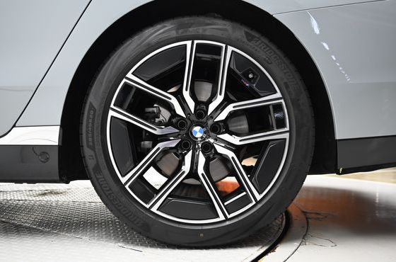 BMW 7-Series 740i xDrive M Sport — пробег 4 719 км — фото 5 из 5