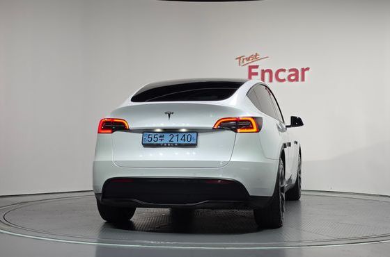 Tesla Model Y Standard Range RWD — пробег 72 667 км — фото 4 из 5