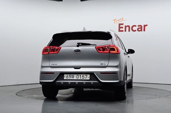 Kia Niro Prestige — пробег 108 087 км — фото 4 из 5