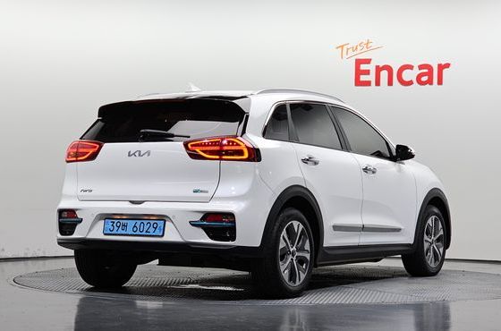 Kia Niro Prestige — пробег 80 548 км — фото 2 из 5