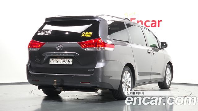 Toyota Sienna из Кореи Encar