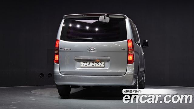 Hyundai Starex 12-Seater Wagon CVX Premium — пробег 180 080 км — фото 4 из 5