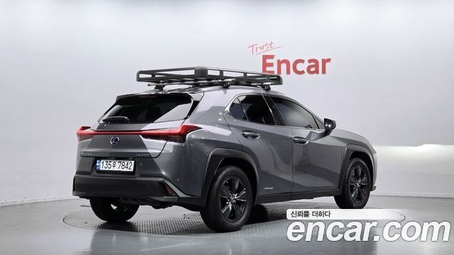 Lexus UX 2.0 2WD — пробег 69 106 км — фото 2 из 5