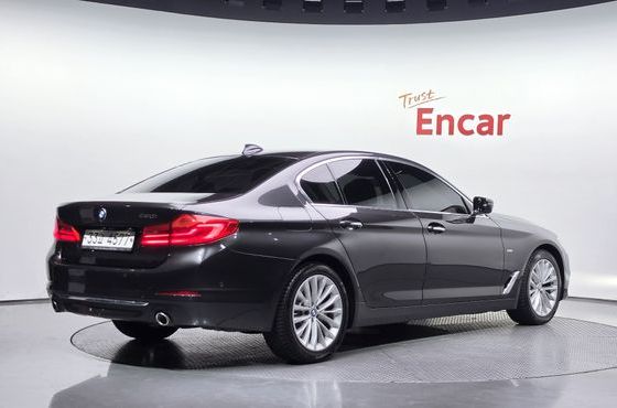 BMW 5-Series 530i Luxury Plus — пробег 71 018 км — фото 2 из 5