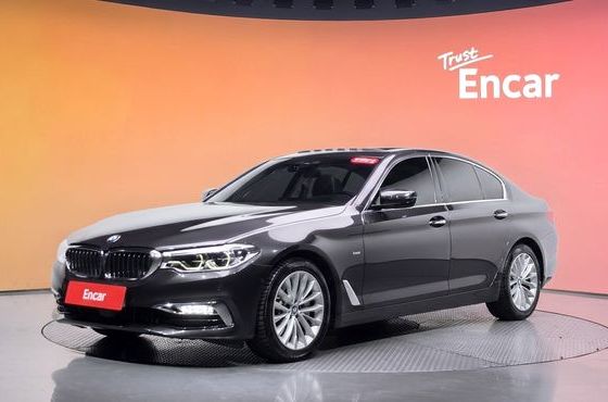 BMW 5-Series 530i Luxury Plus — пробег 71 018 км — фото 1 из 5