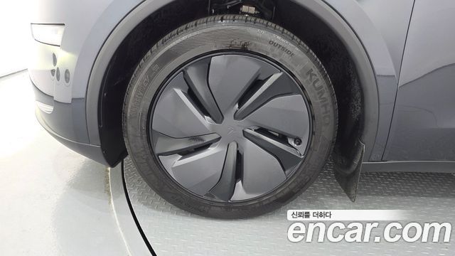 Tesla Model Y Long Range AWD — пробег 27 748 км — фото 5 из 5