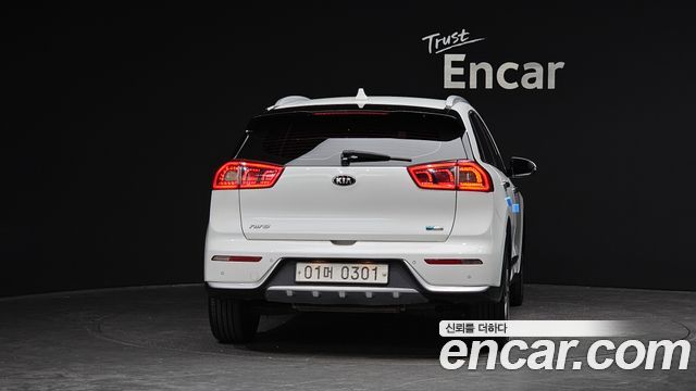 Kia Niro Prestige — пробег 102 539 км — фото 4 из 5