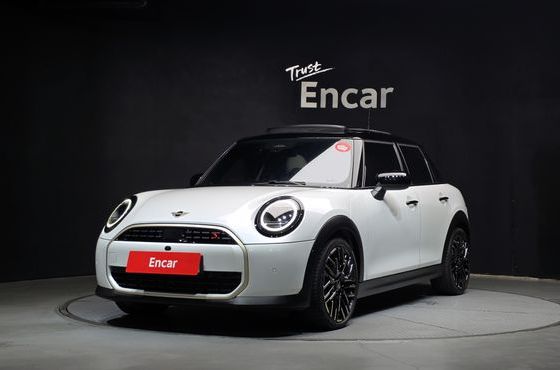 Mini Cooper 5 Door Favoured — пробег 6 054 км — фото 1 из 5