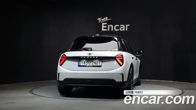 Mini Cooper 5 Door Favoured — пробег 6 054 км — фото 4 из 5