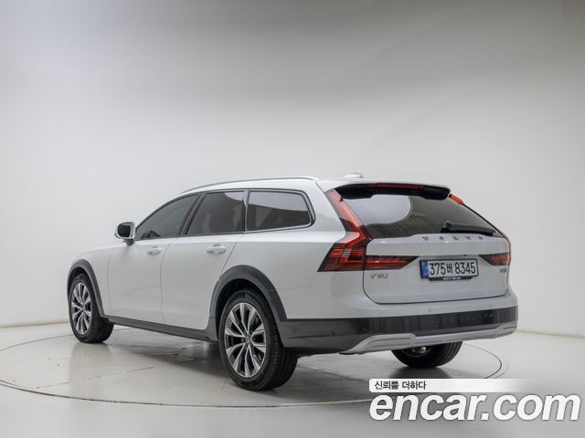 Volvo V90 B5 Ultra AWD — пробег 10 905 км — фото 2 из 5