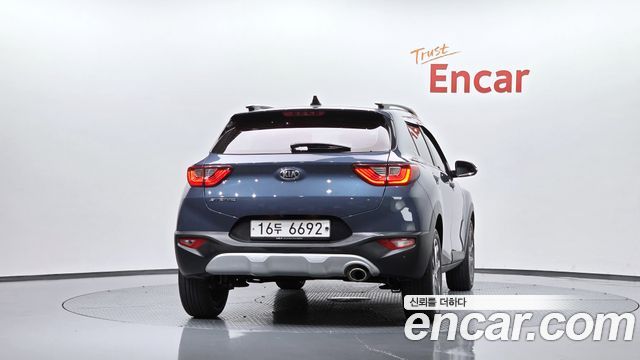Kia Stonic из Кореи Encar