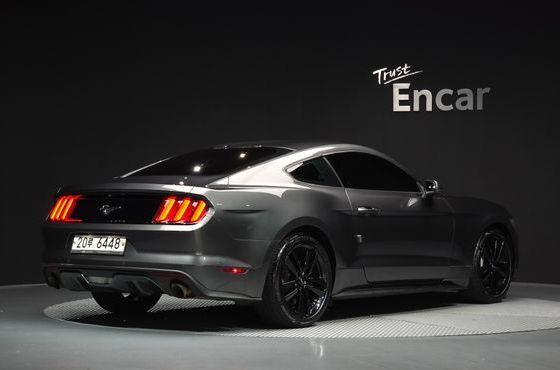 Ford Mustang Coupe — пробег 80 763 км — фото 2 из 5