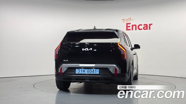 Kia EV3 Standard 2WD Air — пробег 11 517 км — фото 4 из 5