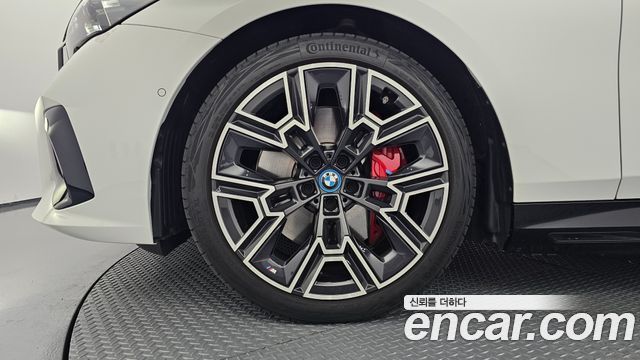 BMW i5 eDrive 40 M Sport Pro — пробег 37 645 км — фото 5 из 5